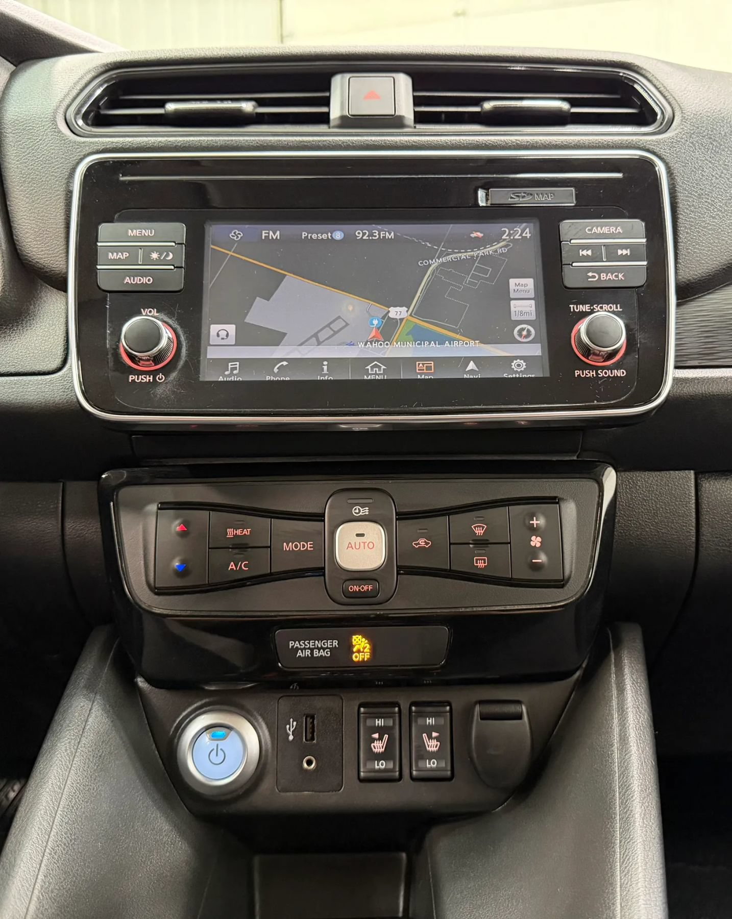 Used 2018 Nissan Leaf SV w/ SV Technology Package FWD image 22