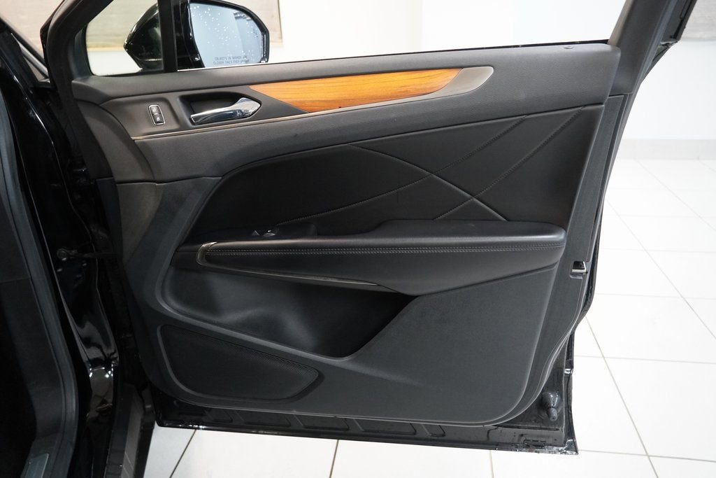 Used 2017 Lincoln MKC Reserve w/ Lincoln MKC Climate Package image 32