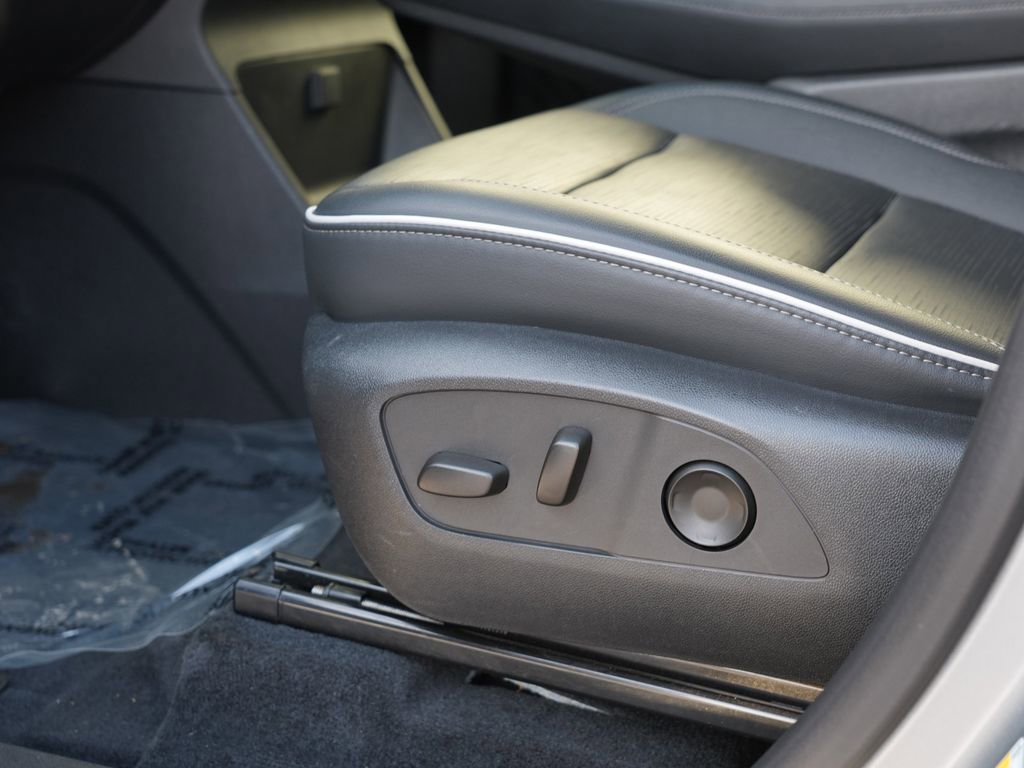 Used 2025 Buick Enclave Sport Touring image 15