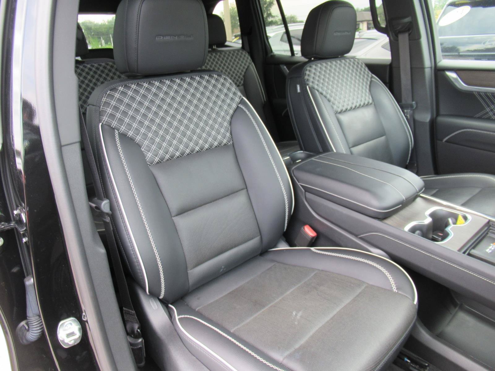 Used 2025 GMC Acadia Denali FWD image 9