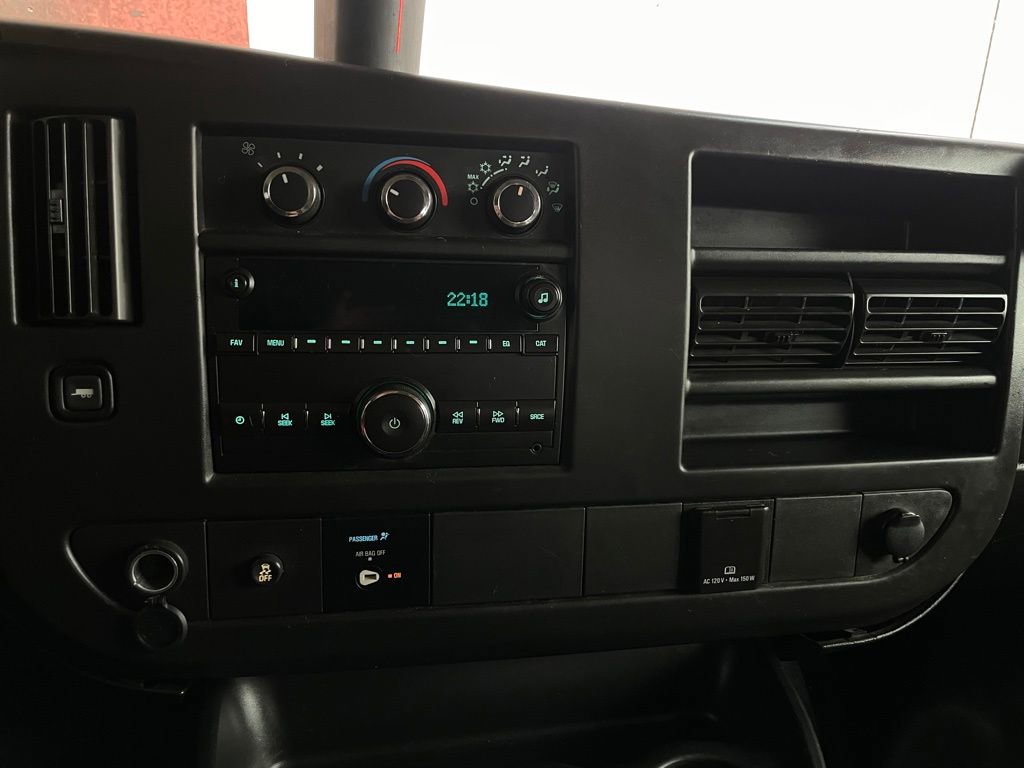 Used 2015 Chevrolet Express 3500 LS w/ Chrome Appearance Package image 25