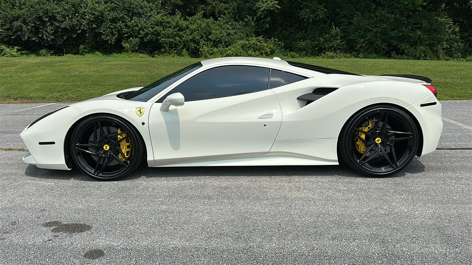 Used 2017 Ferrari 488 GTB RWD image 33