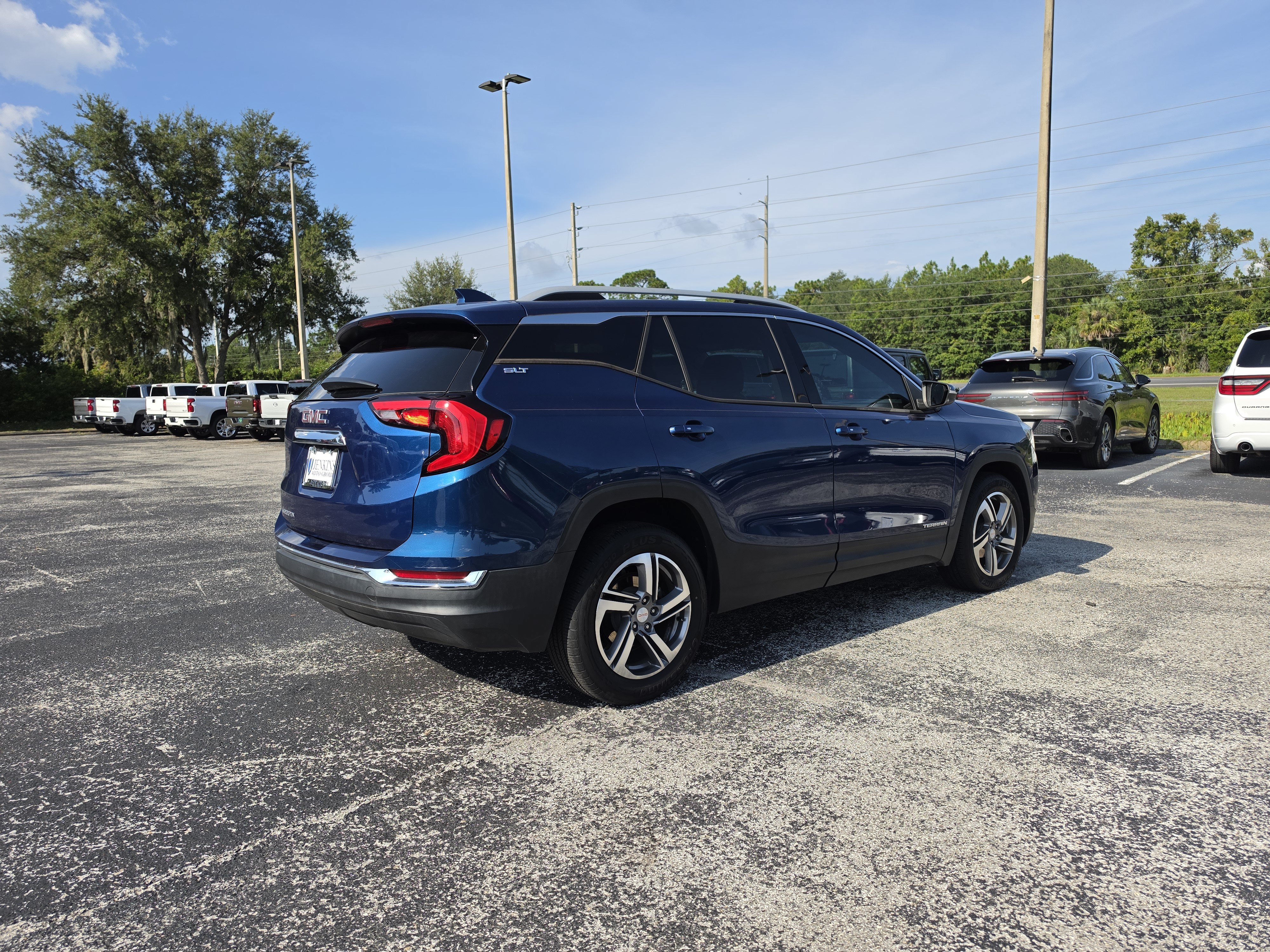 Used 2020 GMC Terrain SLT w/ Preferred Package FWD image 4