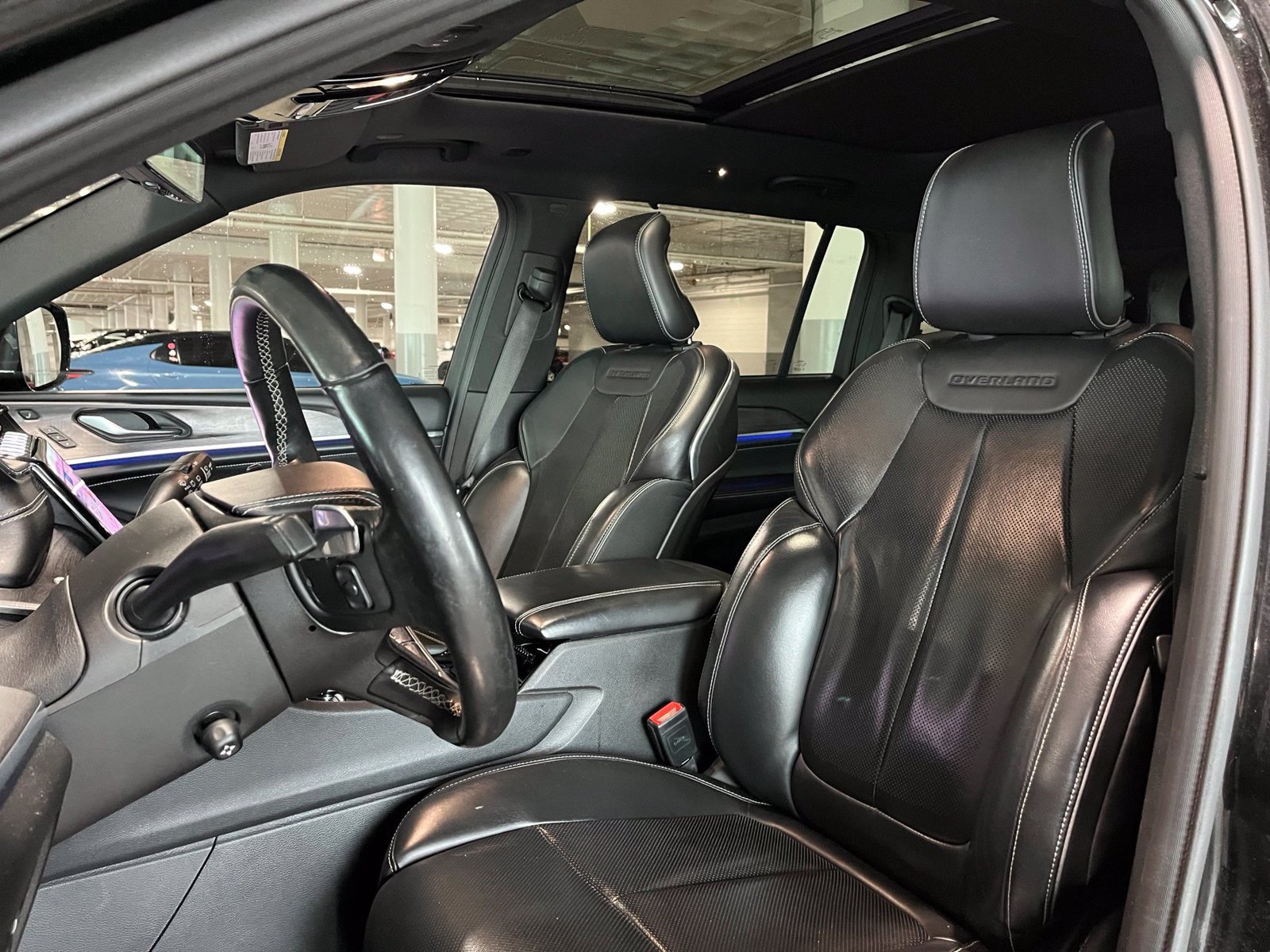Used 2021 Jeep Grand Cherokee L Overland w/ Luxury Tech Group IV AWD/4WD image 14