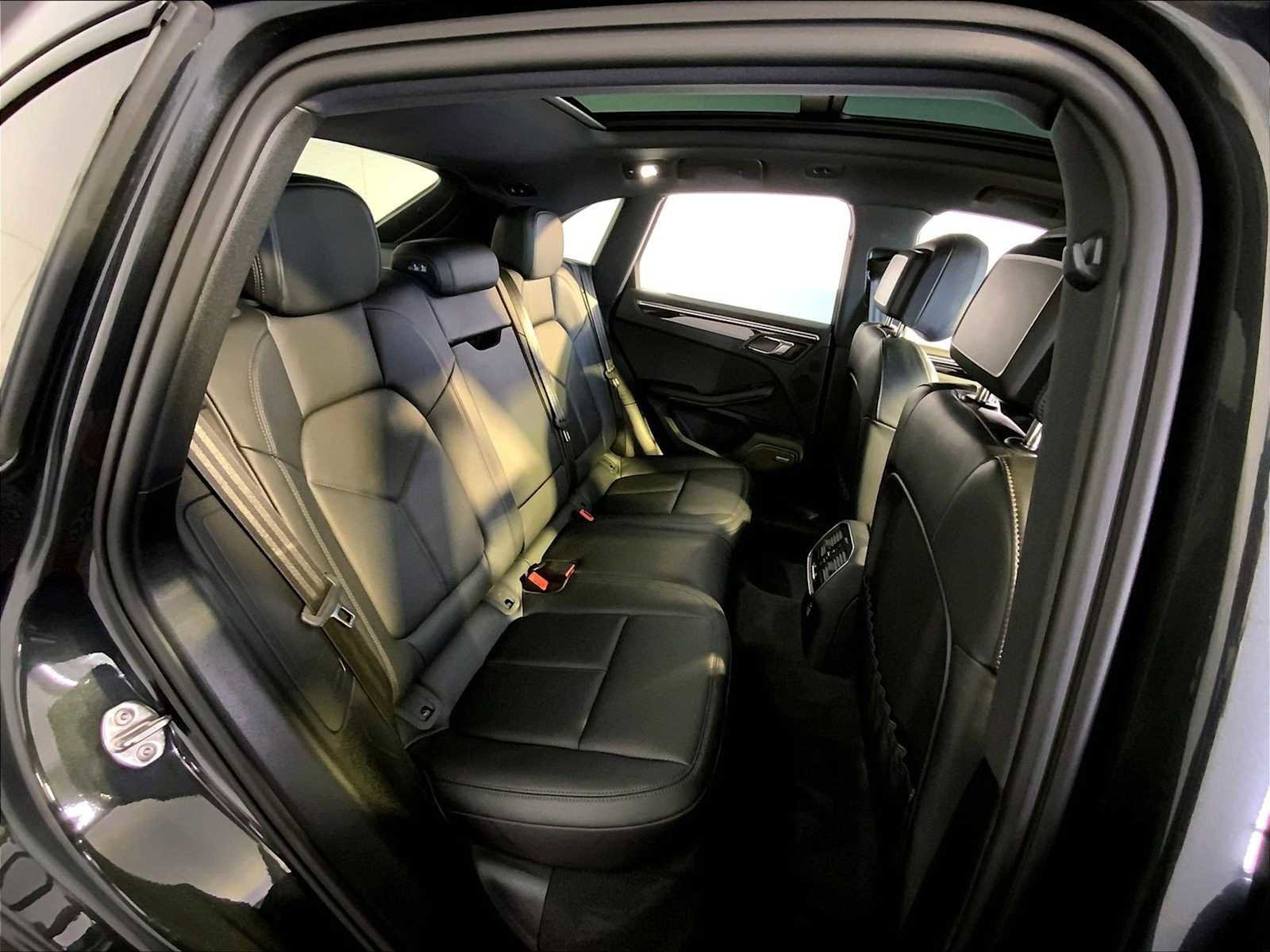 Used 2025 Porsche Macan image 23