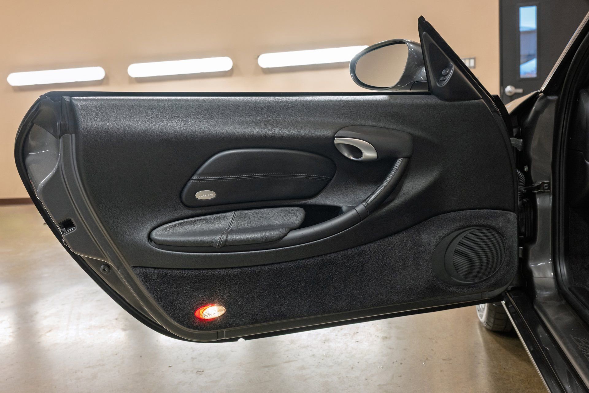Used 2001 Porsche Boxster image 30