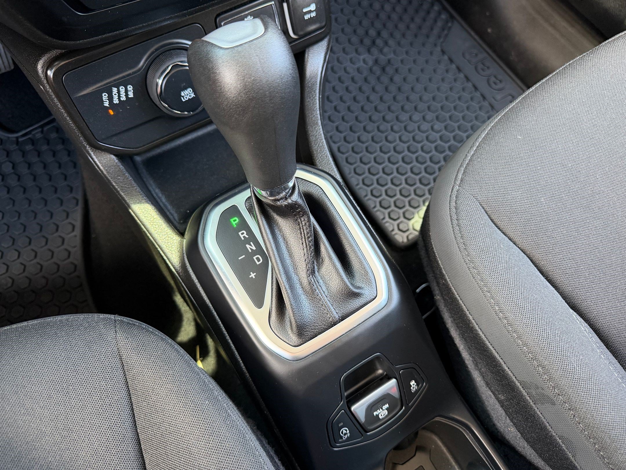 Used 2023 Jeep Renegade Altitude AWD/4WD image 15