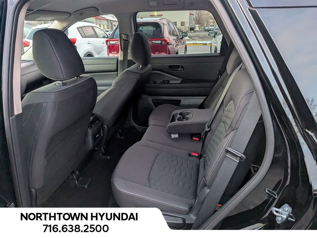 Used 2025 Nissan Pathfinder SV image 8