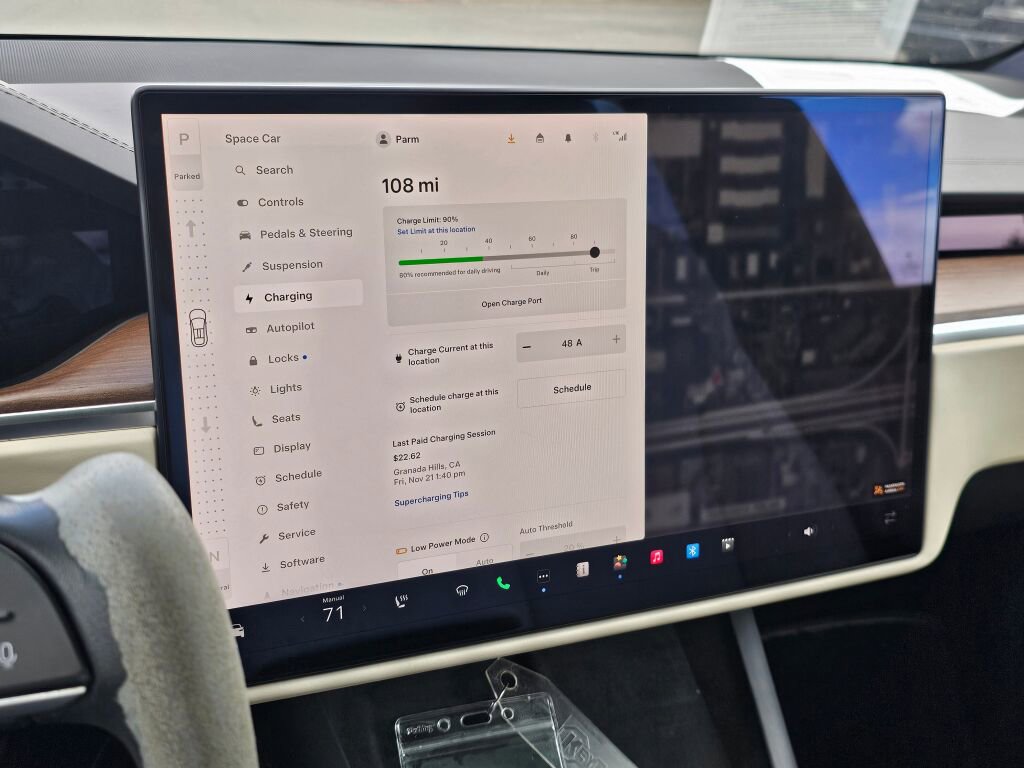 Used 2022 Tesla Model X image 34