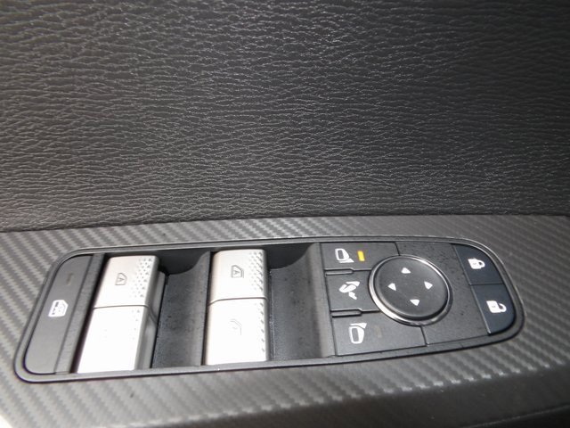 New 2025 Mitsubishi Outlander SE image 19