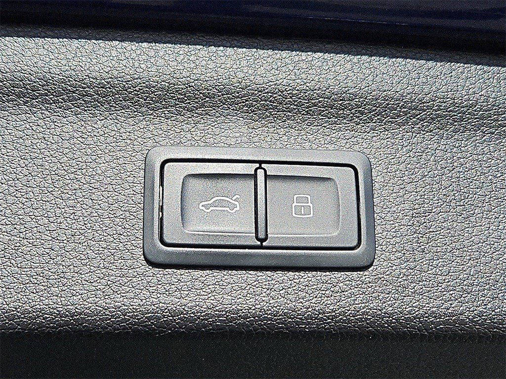 Used 2022 Audi Q3 2.0T Premium w/ Convenience Package image 15