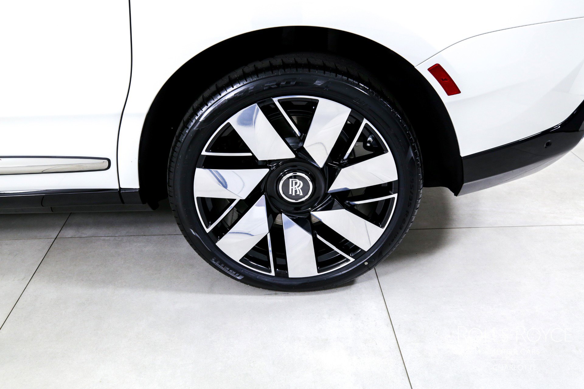 Certified 2025 Rolls-Royce Cullinan image 40