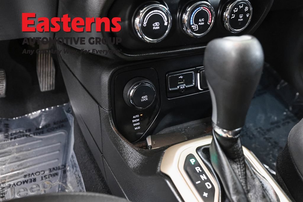 Used 2016 Jeep Renegade 75th Anniversary AWD/4WD image 21