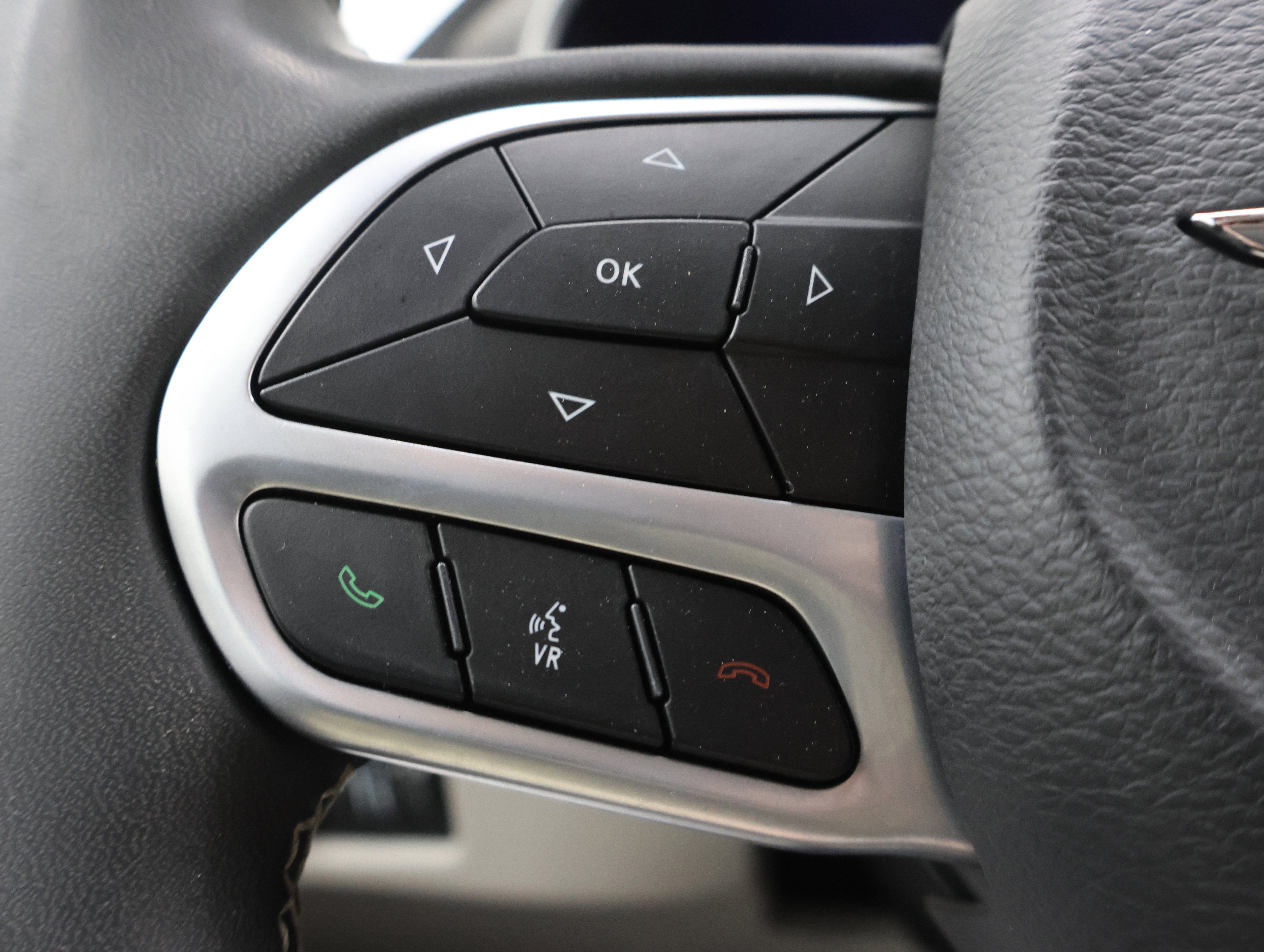 Used 2024 Chrysler Pacifica Touring-L image 15