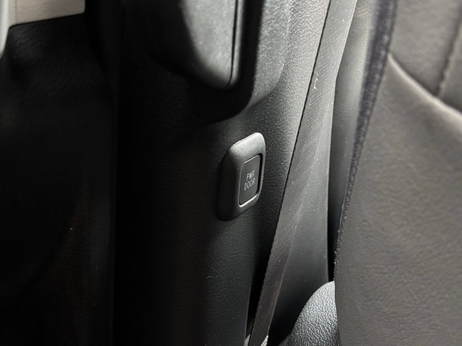 Used 2025 Toyota Sienna XLE FWD image 26