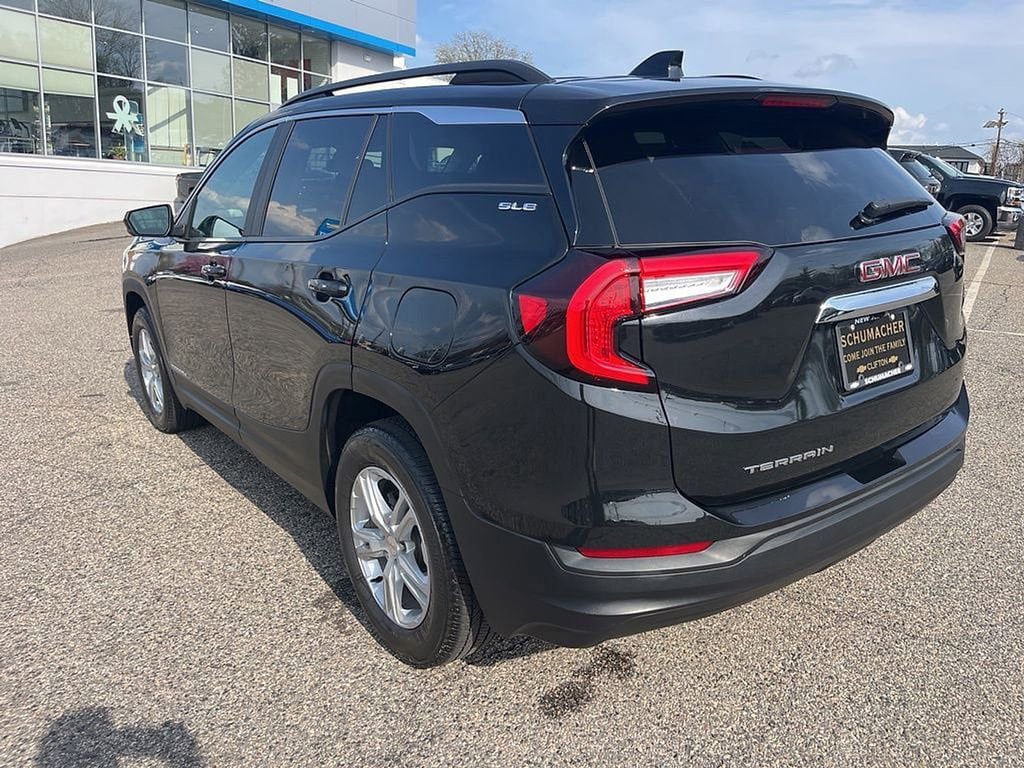 Used 2022 GMC Terrain SLE w/ Driver Convenience Package image 5