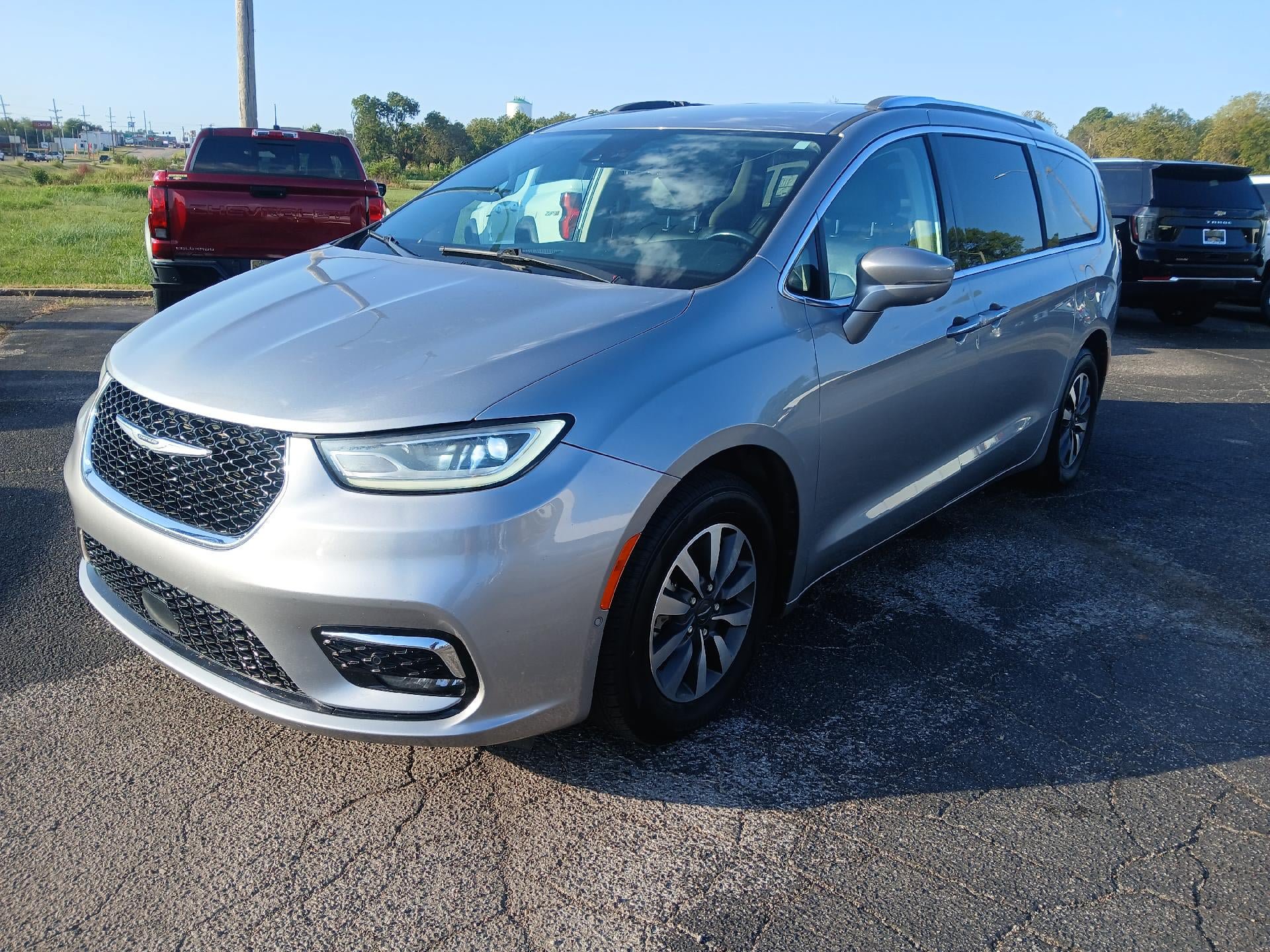 Used 2021 Chrysler Pacifica Touring-L w/ Premium & Safety Sphere Group FWD image 1