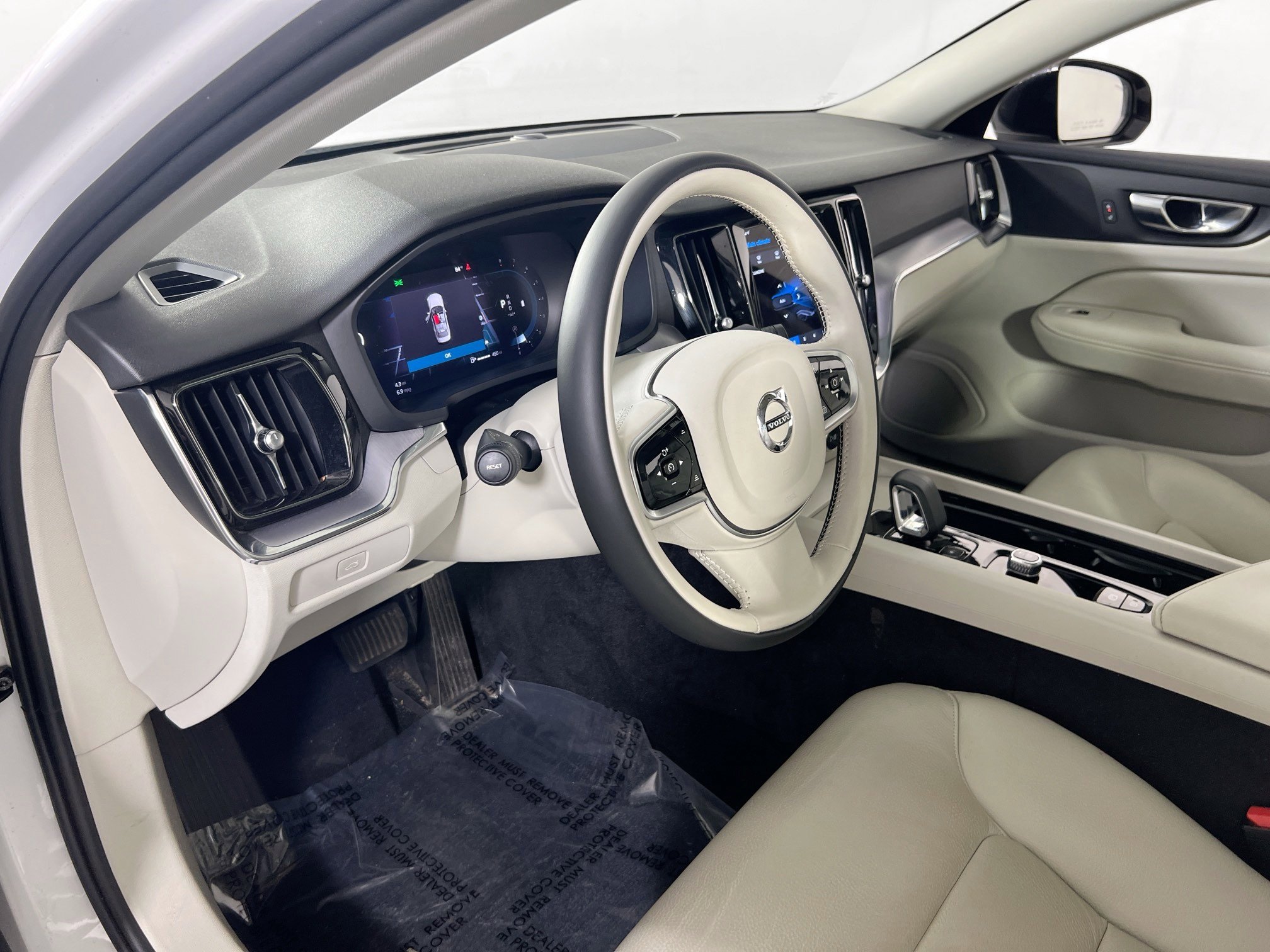 Used 2023 Volvo S60 B5 Core w/ Climate Package image 9