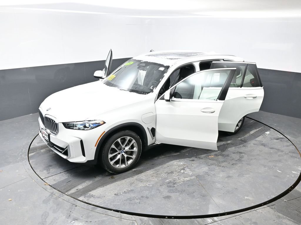 Used 2025 BMW X5 xDrive50e image 56