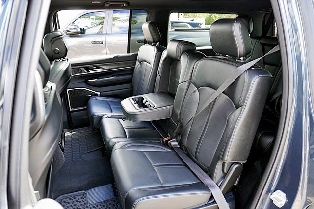 Used 2023 Jeep Wagoneer Series II w/ Premium Group I AWD/4WD image 18