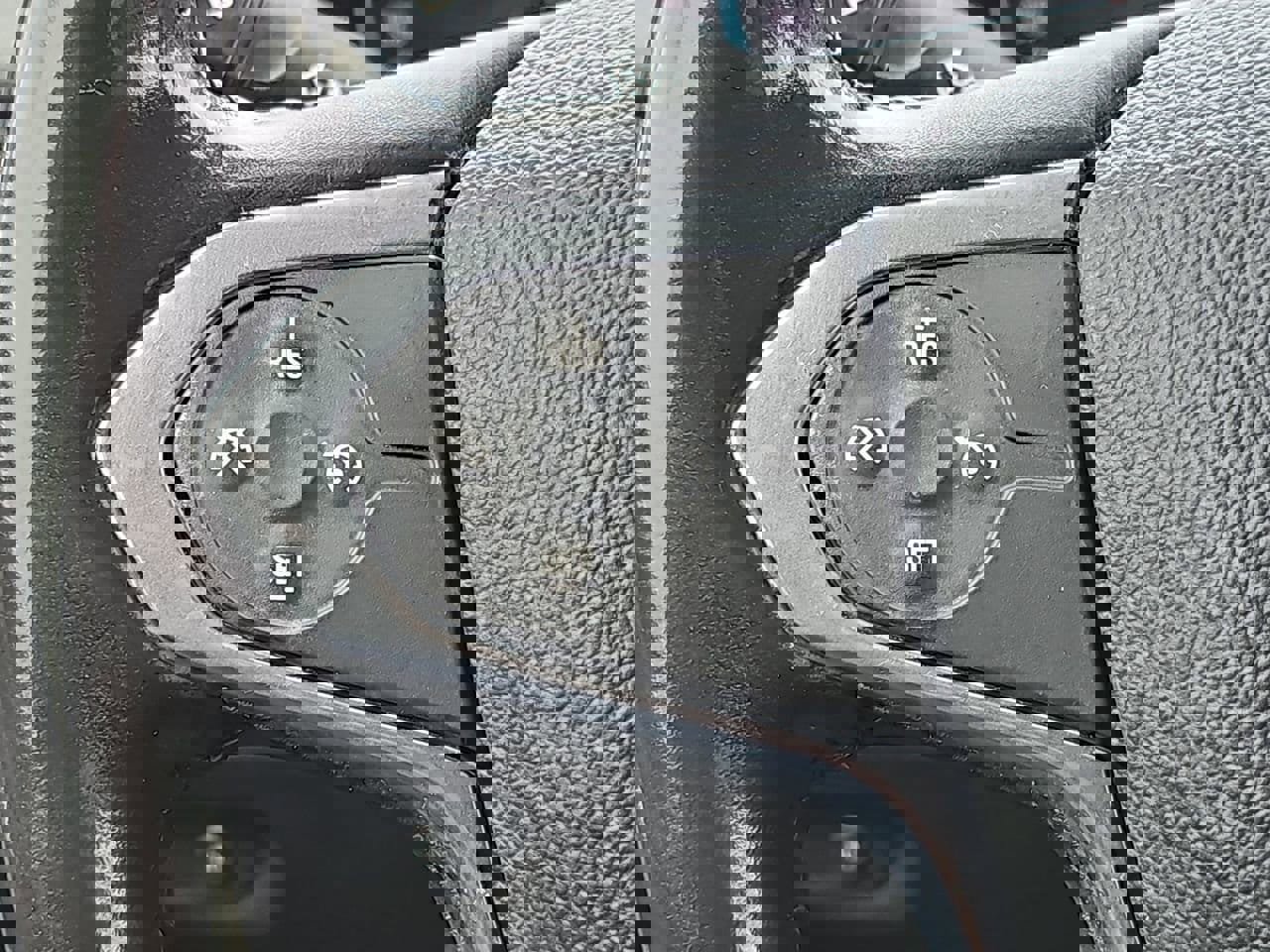 Used 2020 Chevrolet Traverse LT image 23