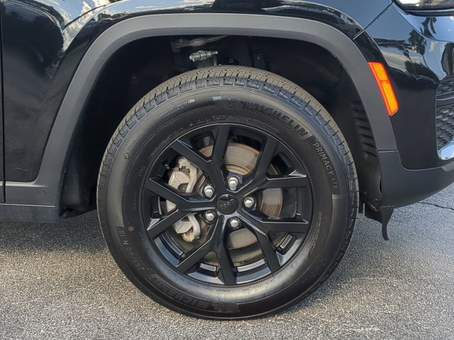 Certified 2025 Jeep Grand Cherokee Altitude AWD/4WD image 11