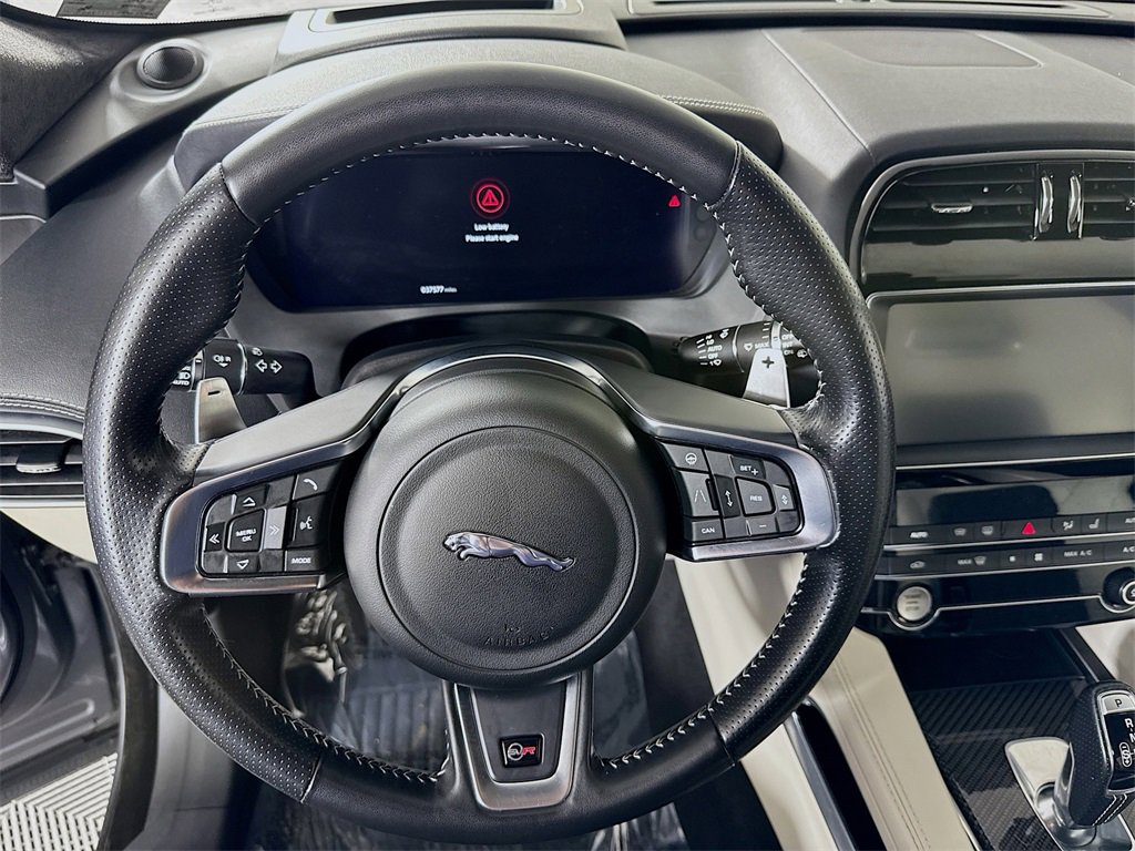 Used 2019 Jaguar F-PACE SVR image 24