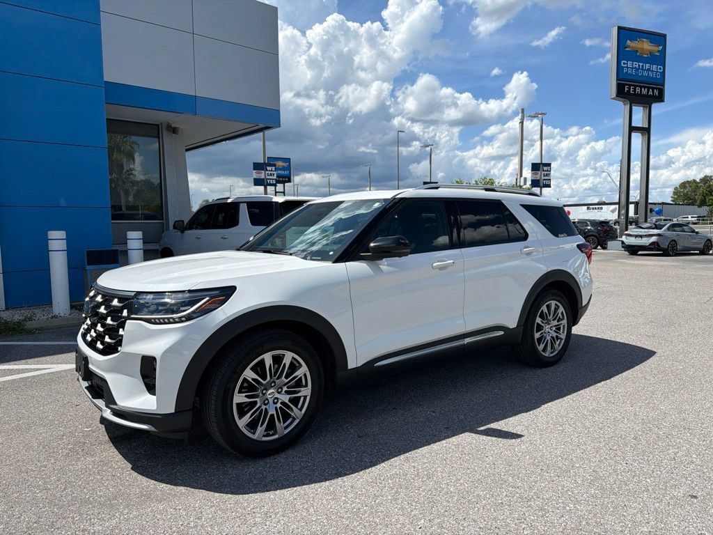 Used 2025 Ford Explorer Platinum RWD image 2