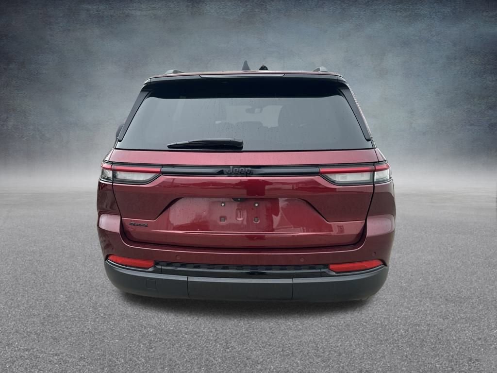 Used 2023 Jeep Grand Cherokee Altitude image 5