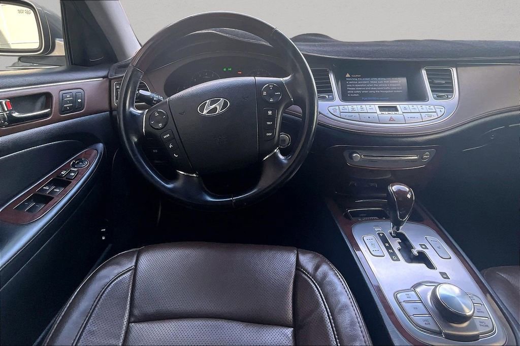 Used 2010 Hyundai Genesis 4.6 w/ Technology Pkg 5 RWD image 9