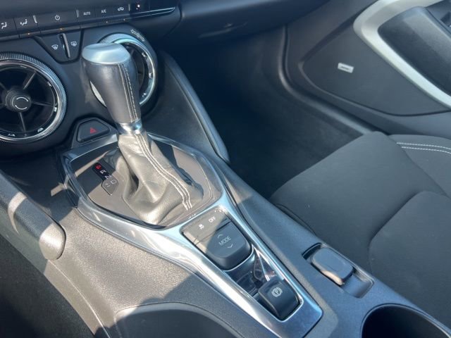 Used 2020 Chevrolet Camaro LT w/ Technology Package image 15