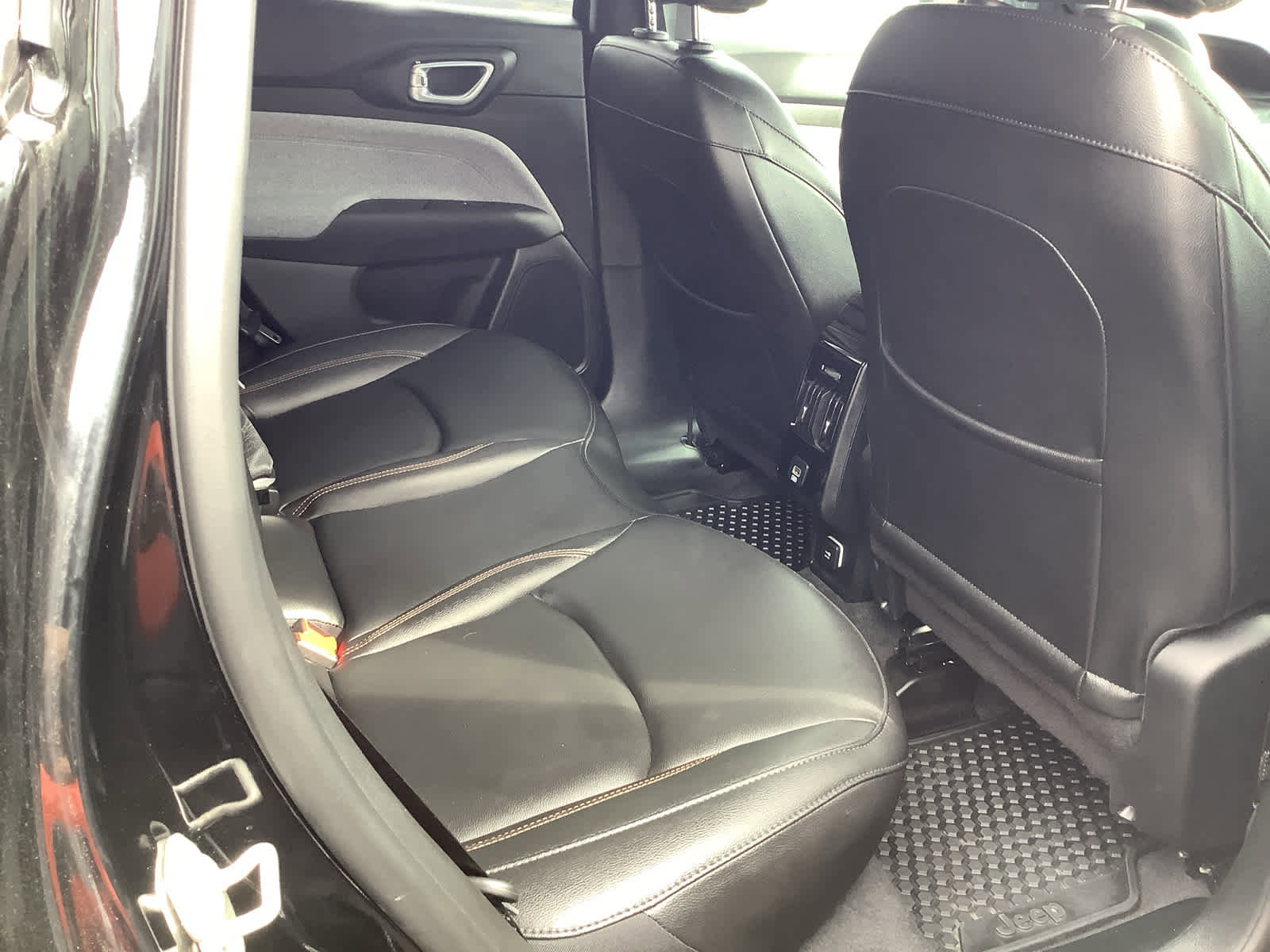 Used 2024 Jeep Compass Latitude image 8