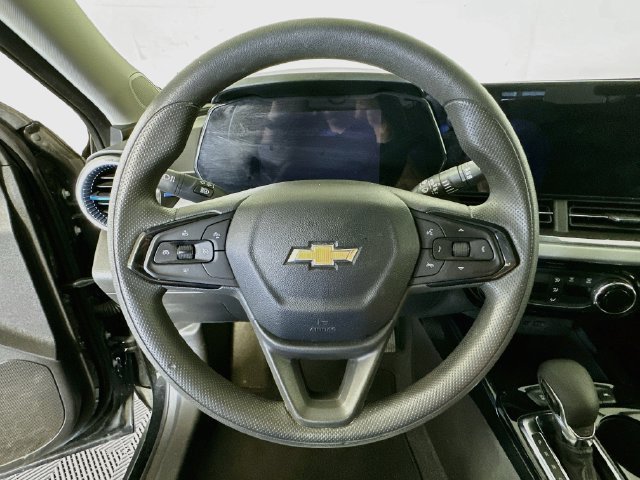 Used 2025 Chevrolet Trax LT FWD image 13
