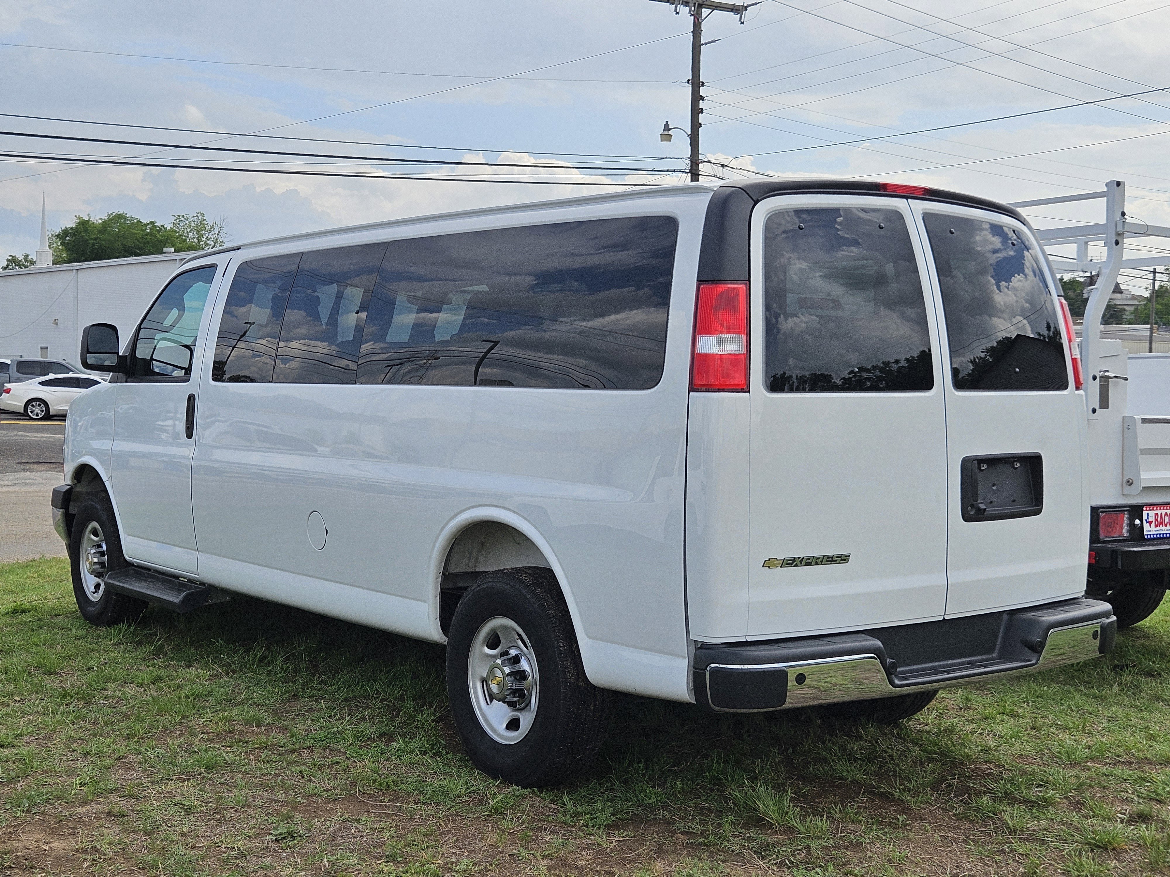 Used 2025 Chevrolet Express 3500 LT w/ LT Preferred Equipment Group RWD image 3