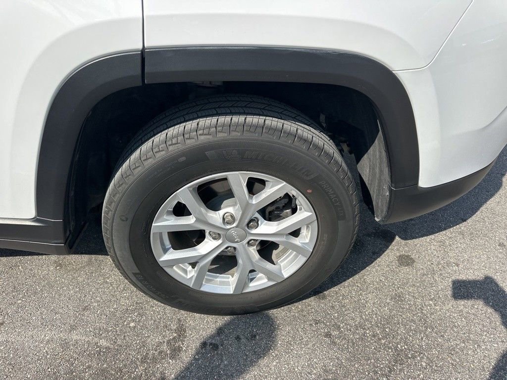 Used 2023 Jeep Grand Cherokee Limited image 7