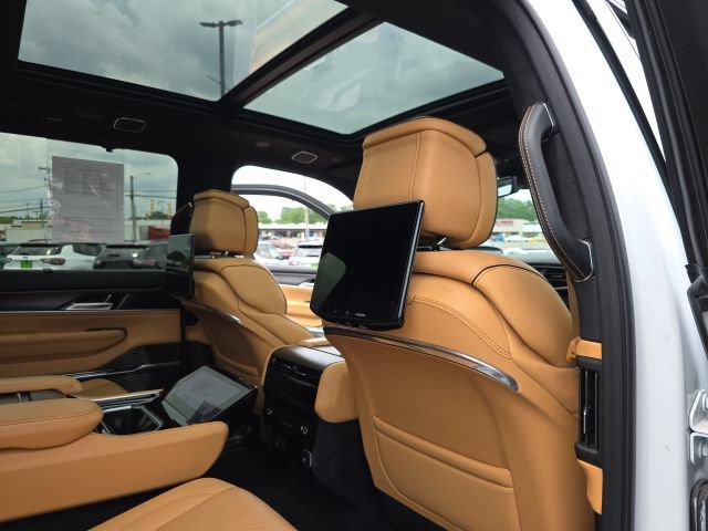 Used 2025 Jeep Grand Wagoneer L Series III w/ Rear Seat Video Group 1 AWD/4WD image 57