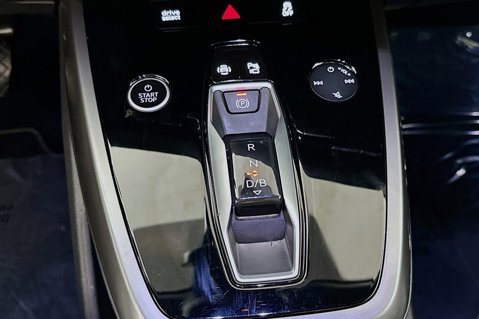 Used 2023 Audi Q4 e-tron Premium Plus w/ Premium Plus image 7