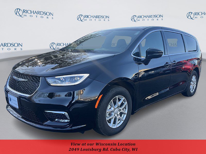 Used 2026 Chrysler Pacifica Select