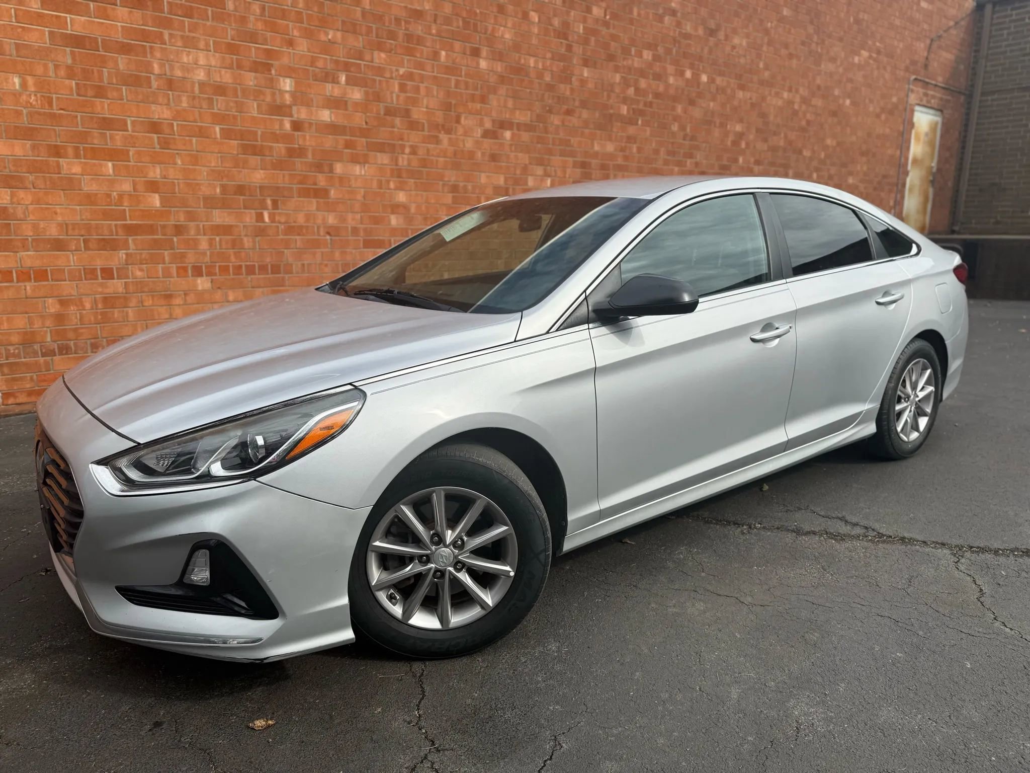 Used 2018 Hyundai Sonata SE image 2