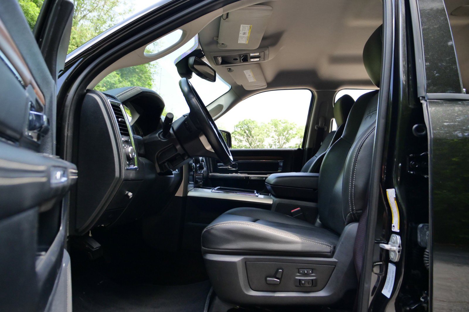 Used 2015 RAM 2500 Laramie AWD/4WD image 21