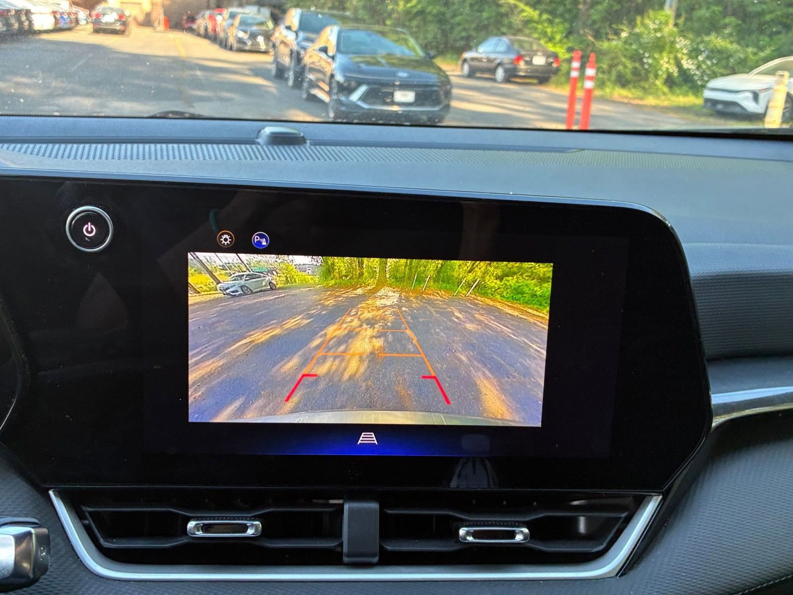 Used 2025 Chevrolet Equinox LT FWD image 24