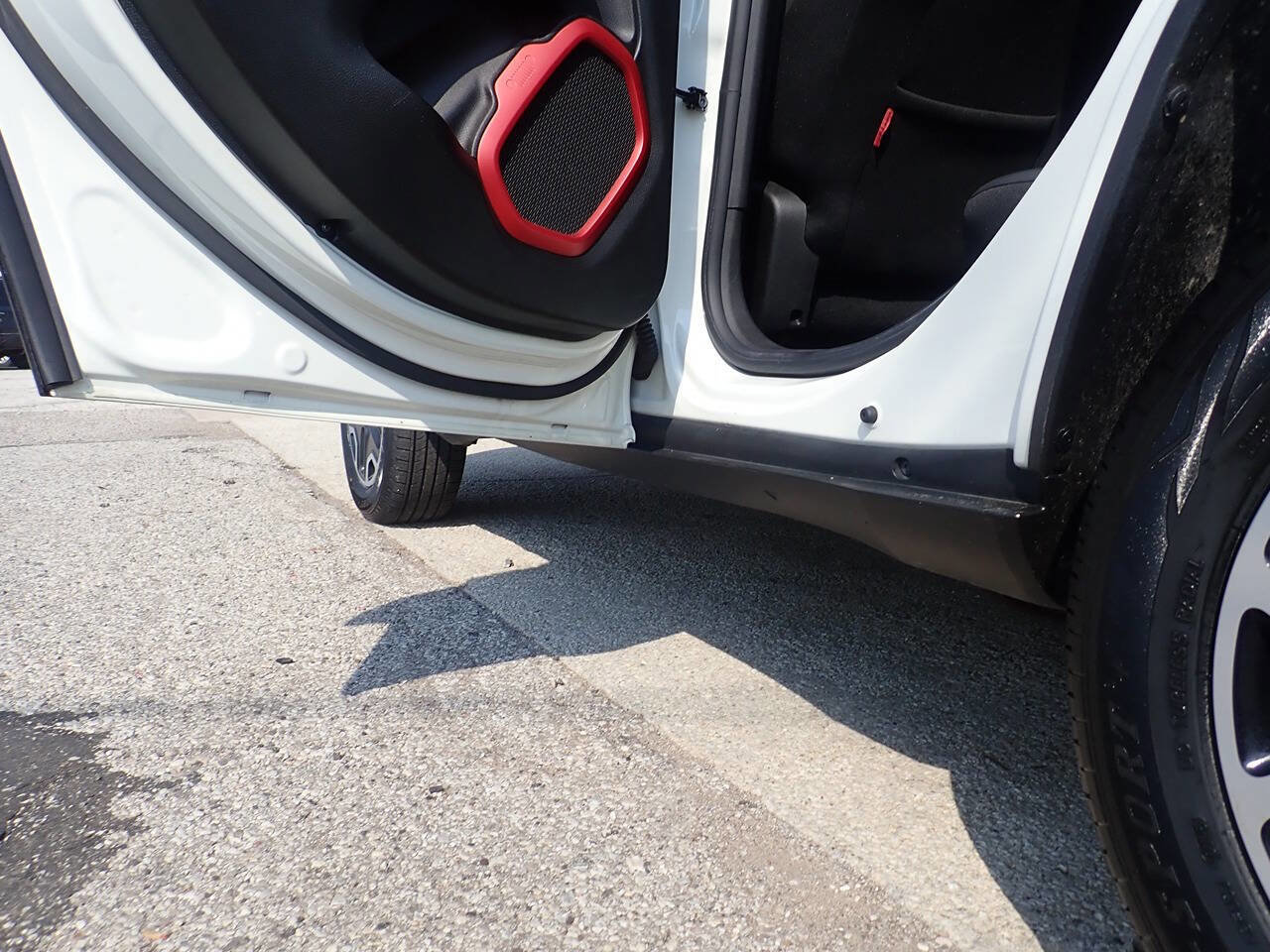 Used 2016 Jeep Renegade Trailhawk w/ Cold Weather Group image 18