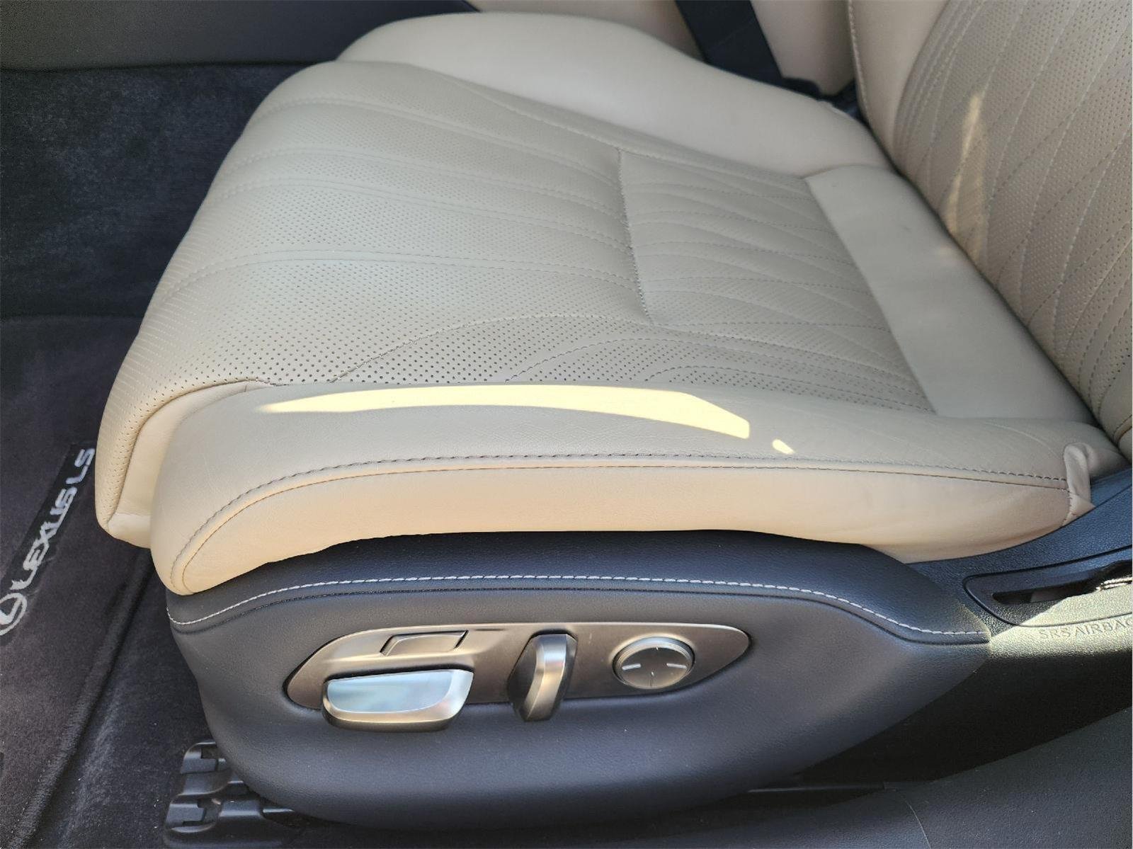 Used 2021 Lexus LS 500 w/ Interior Upgrade Package RWD image 25