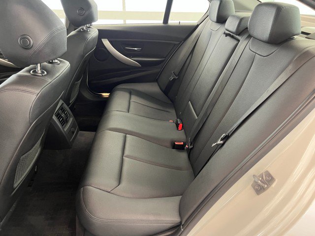Used 2013 BMW 320i xDrive Sedan AWD/4WD image 23