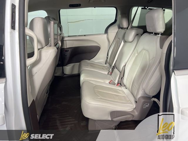 Used 2020 Chrysler Pacifica Touring-L Plus FWD image 12
