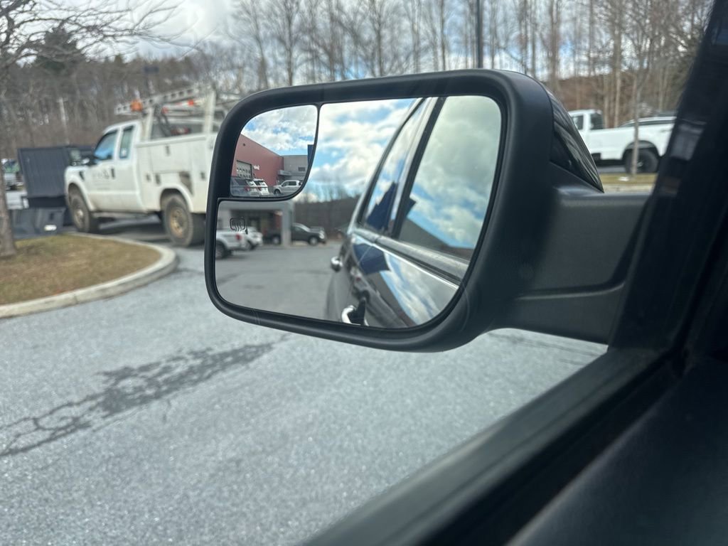 Used 2018 Ford Explorer XLT w/ Equipment Group 202A image 34