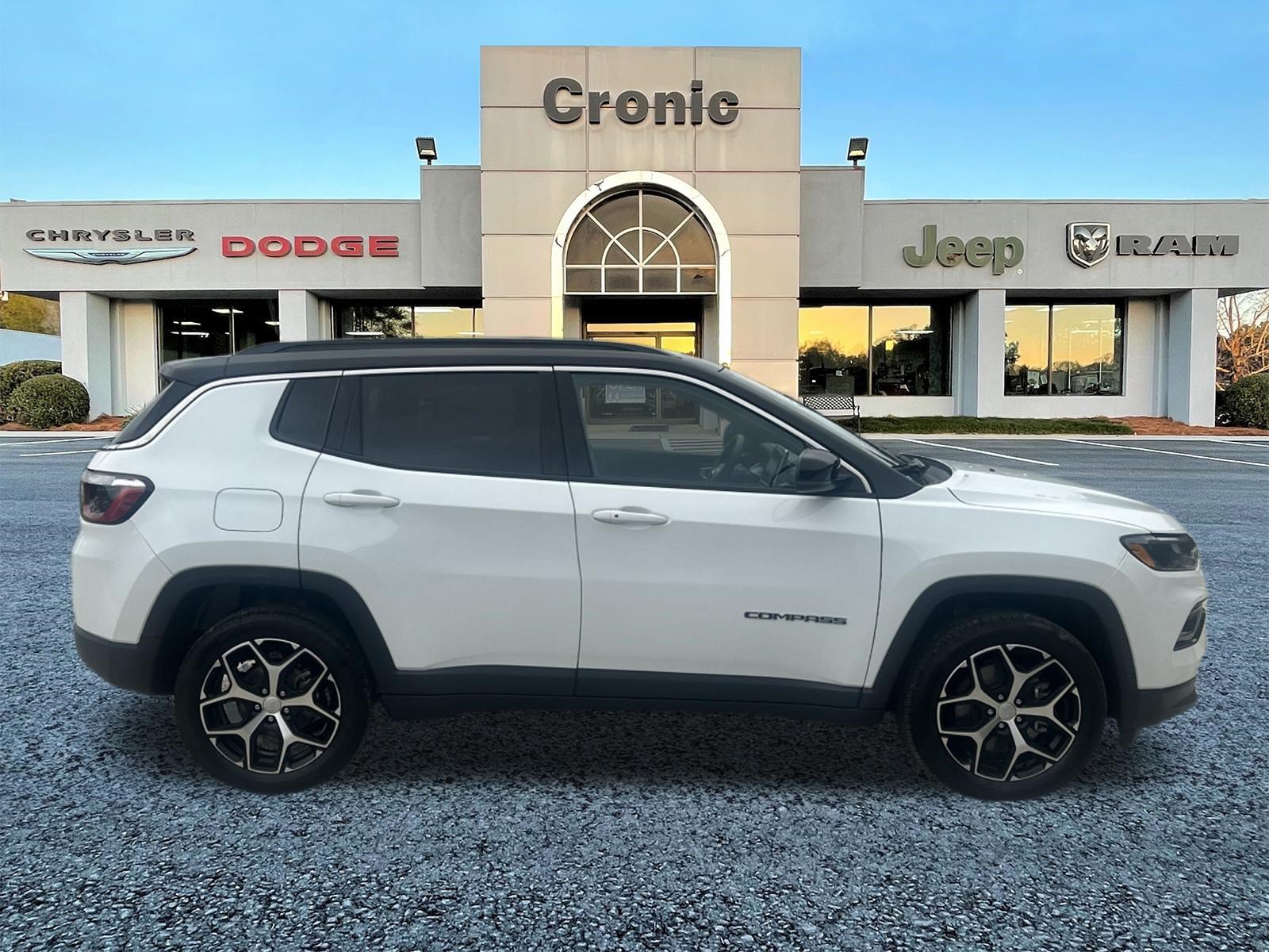Used 2024 Jeep Compass Limited AWD/4WD image 2