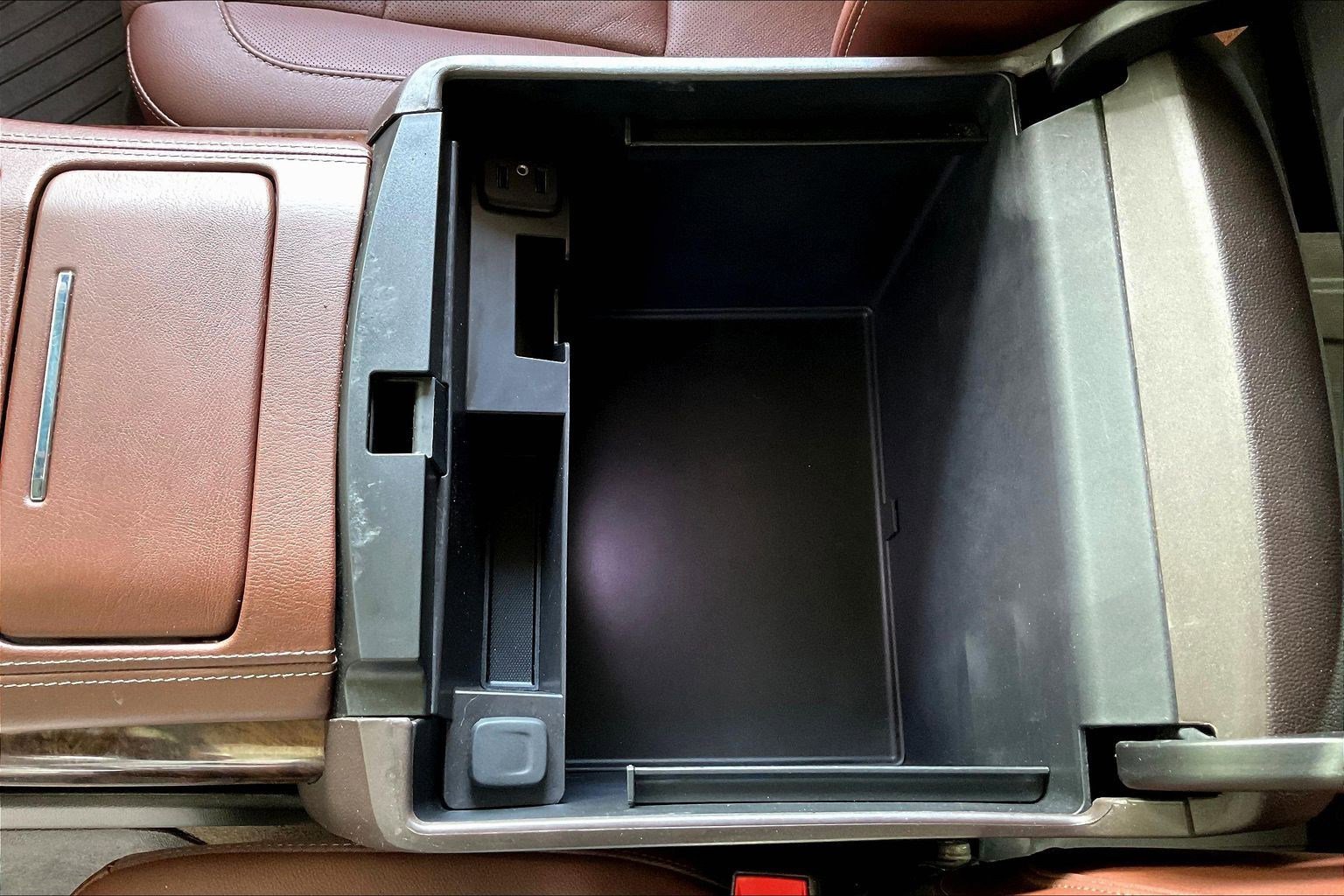 Used 2018 Chevrolet Tahoe Premier AWD/4WD image 16