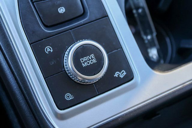 Used 2022 Ford Explorer XLT image 25