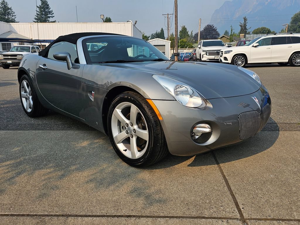 Used 2006 Pontiac Solstice Convertible w/ Power Package RWD image 3